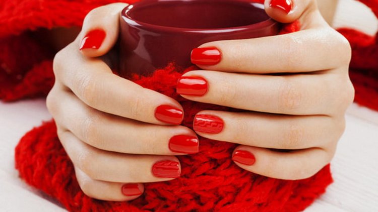 Красивые женские красные ногти