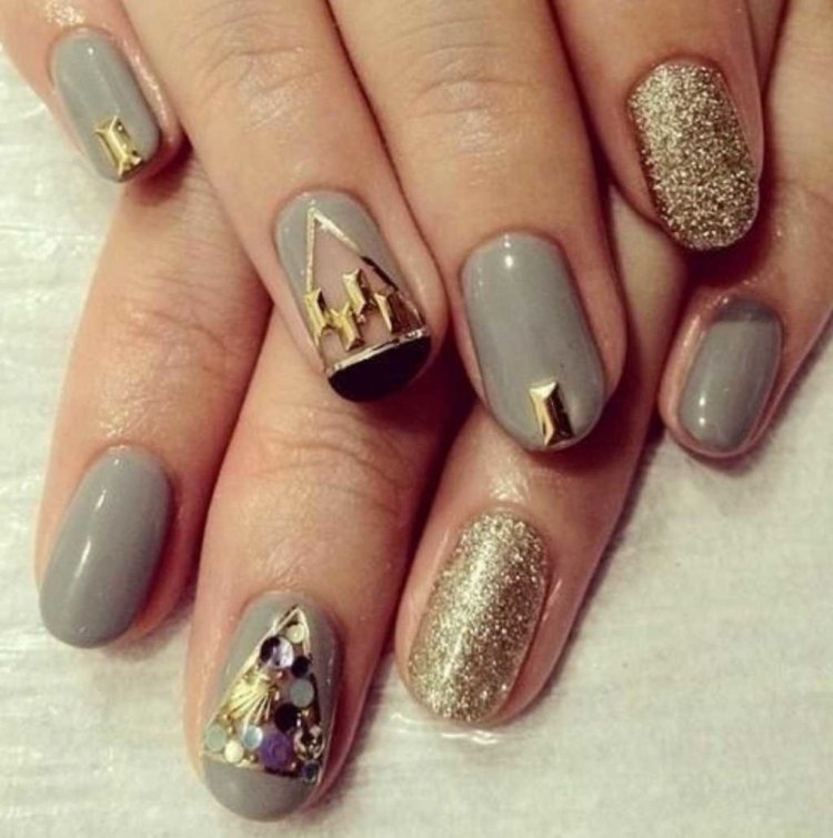 Элегантный золотистый маникюр