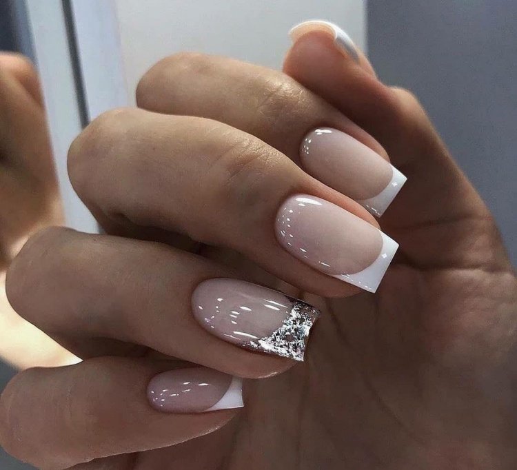 Френч на ногтях весенний строгий