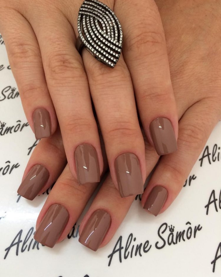 Кофейный маникюр на короткие ногти
