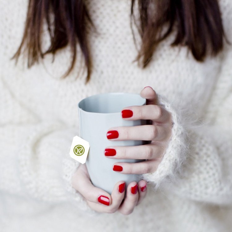 Чашка в руках