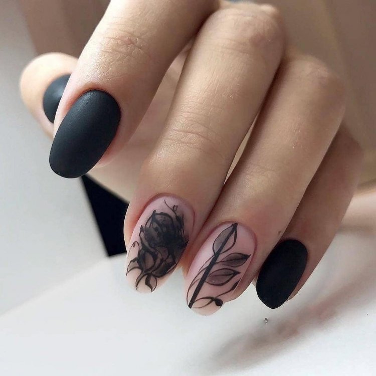 Черный матовый маникюр с вуалью