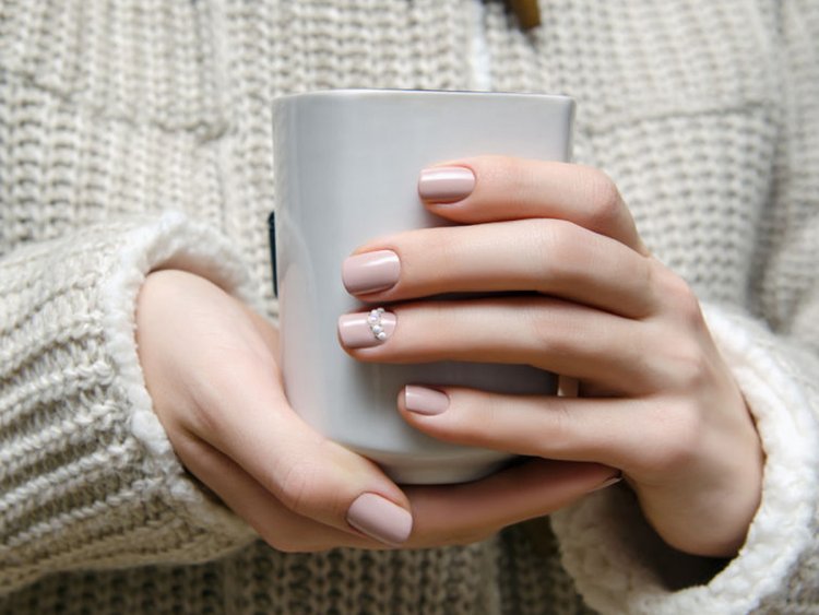 Маникюр с кружкой