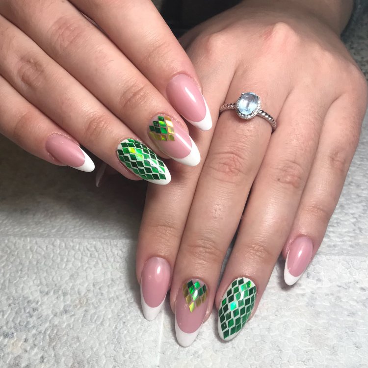 Френч белый с зеленым