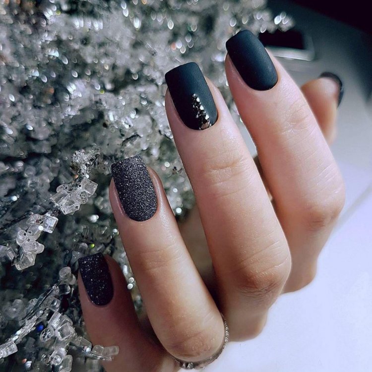 Новогодний маникюр на квадратные ногти