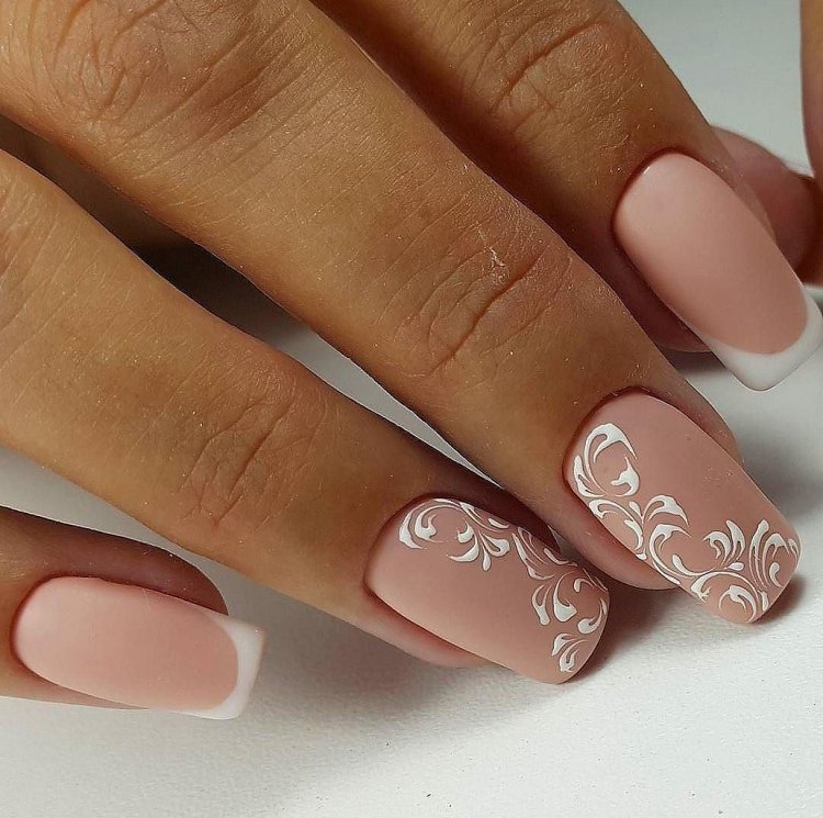 Красивый нежный маникюр