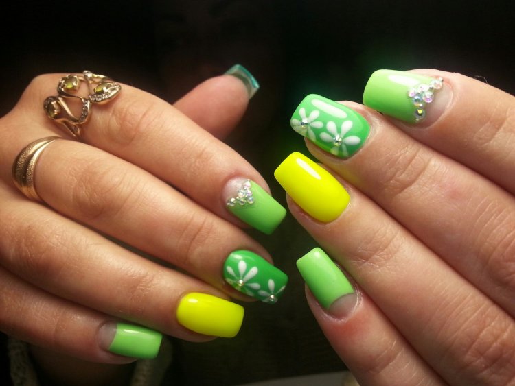 Ногти желто зеленые
