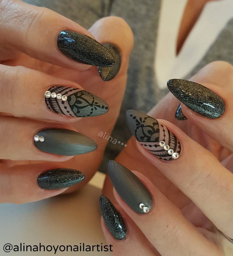 Вуалевый маникюр на длинные ногти