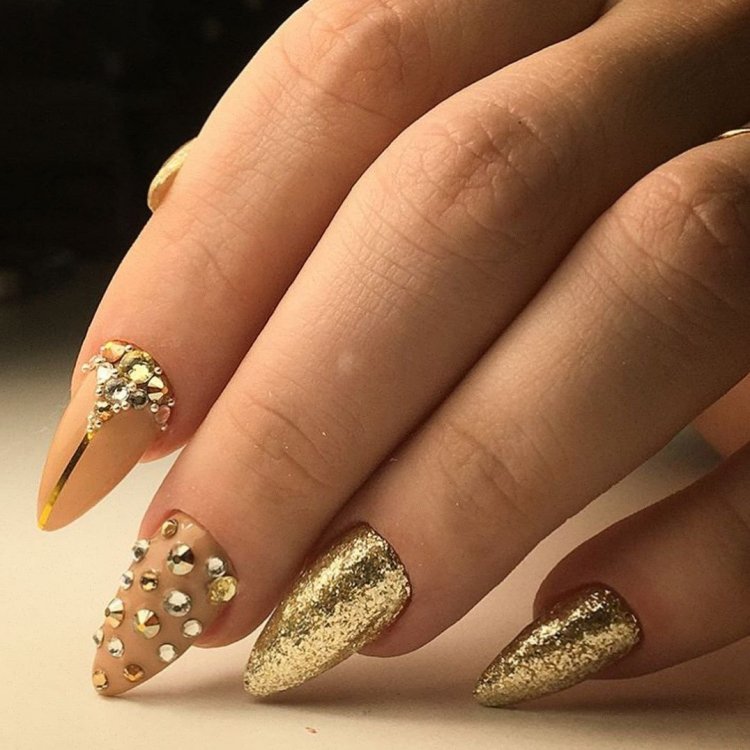 Золотые ногти
