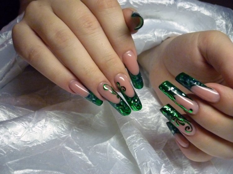 Изумрудный выкладной френч