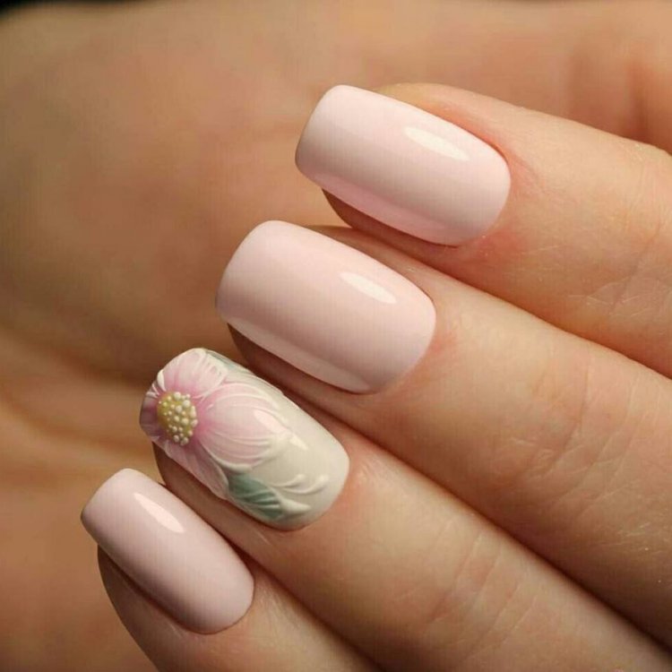 Нежный маникюр