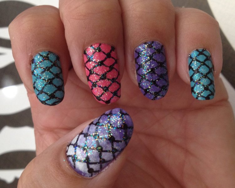 Эффект ткани на ногтях