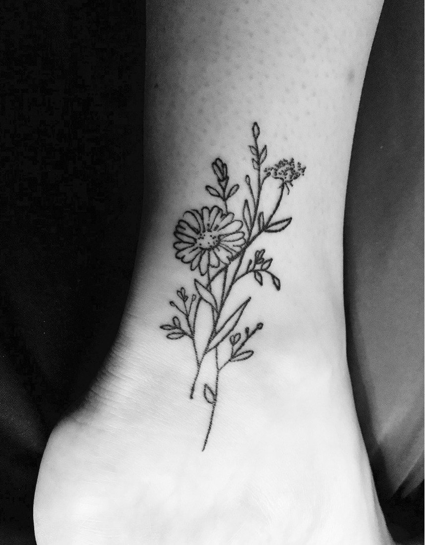 35 цікавих дизайнів татуювань на кісточках для жінок: фото