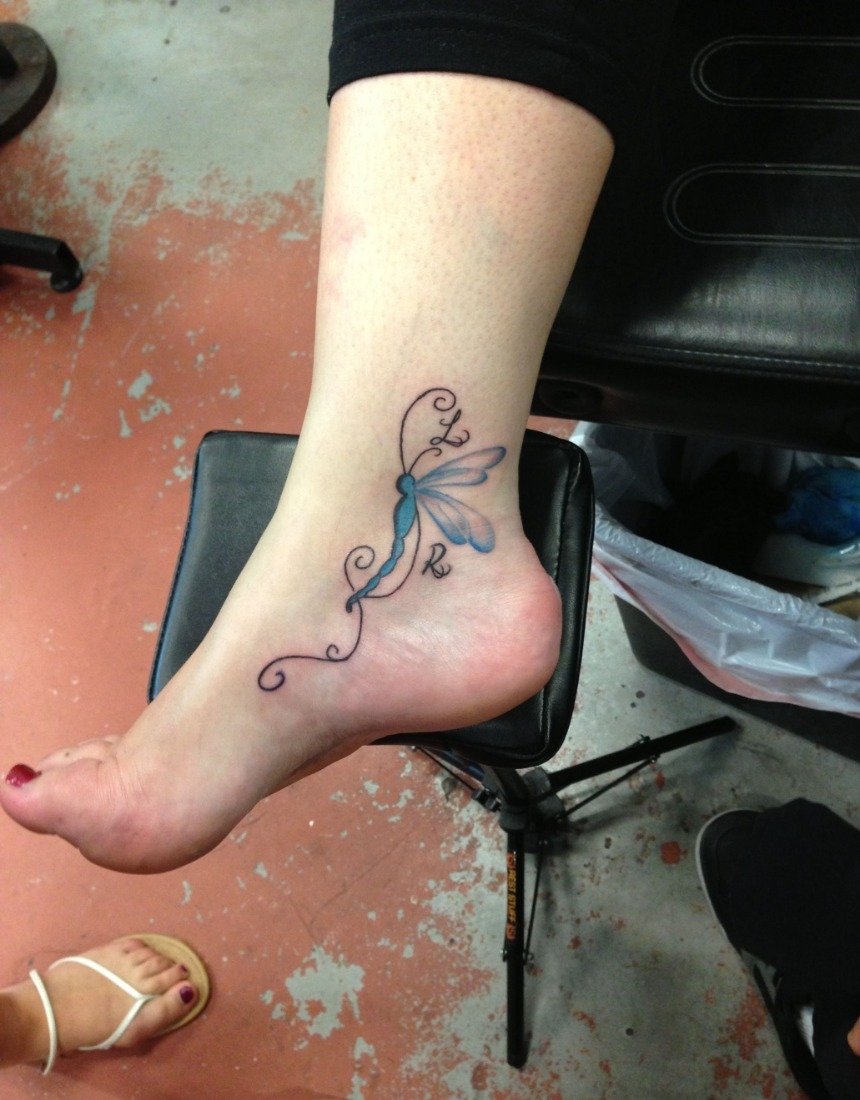 35 цікавих дизайнів татуювань на кісточках для жінок: фото