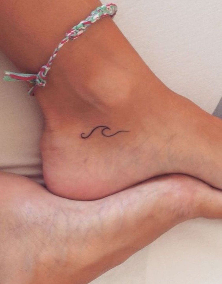 35 цікавих дизайнів татуювань на кісточках для жінок: фото