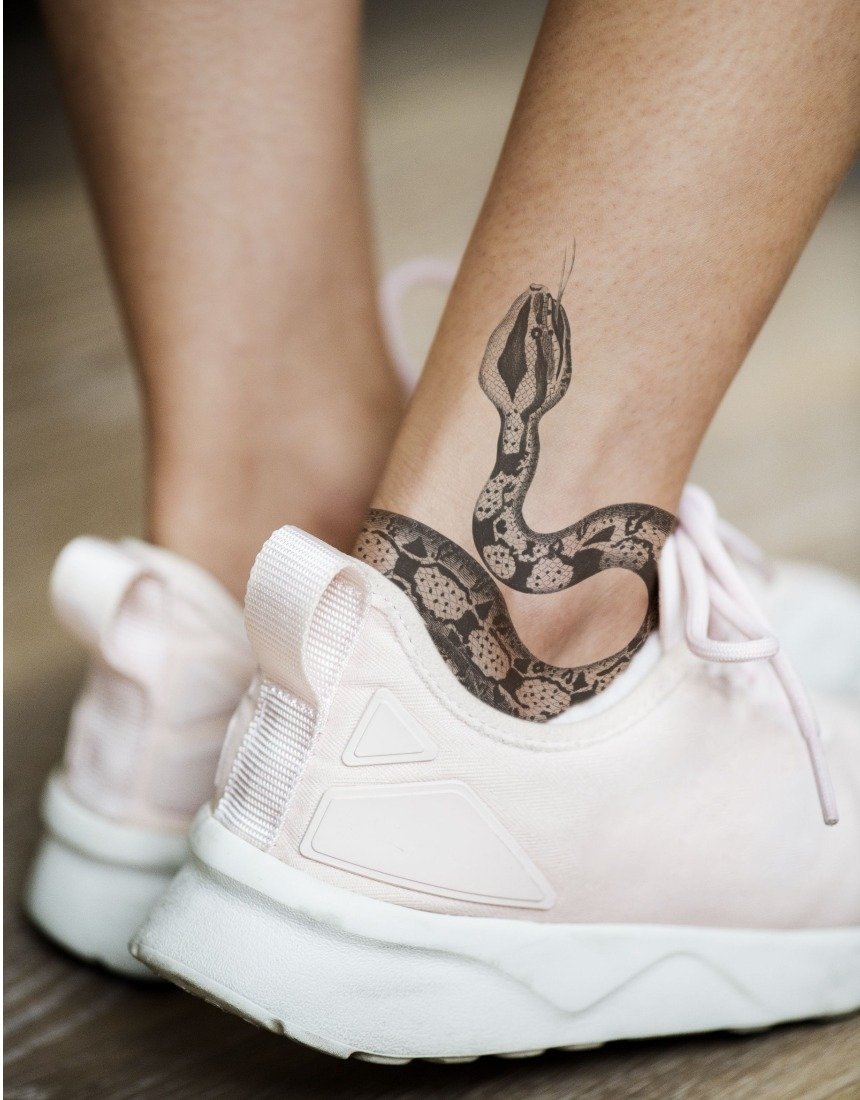 35 цікавих дизайнів татуювань на кісточках для жінок: фото