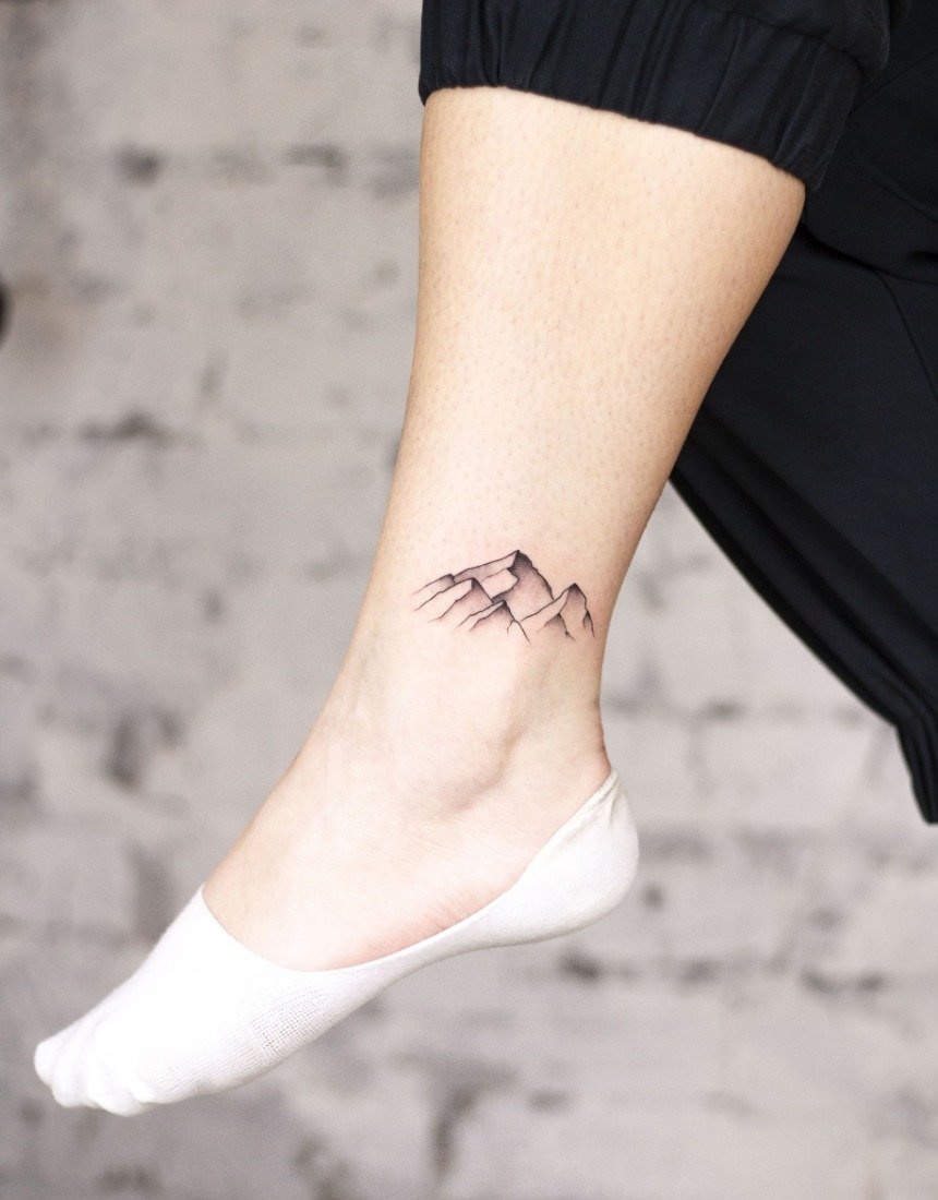 35 цікавих дизайнів татуювань на кісточках для жінок: фото