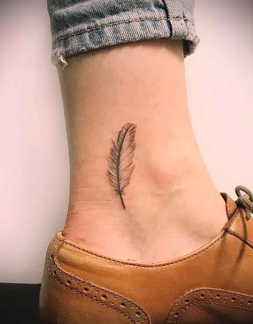 35 цікавих дизайнів татуювань на кісточках для жінок: фото