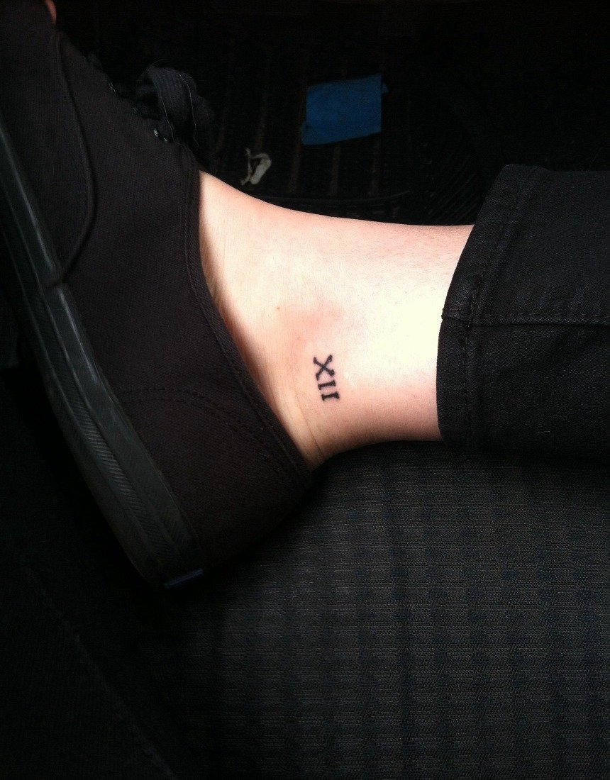 35 цікавих дизайнів татуювань на кісточках для жінок: фото