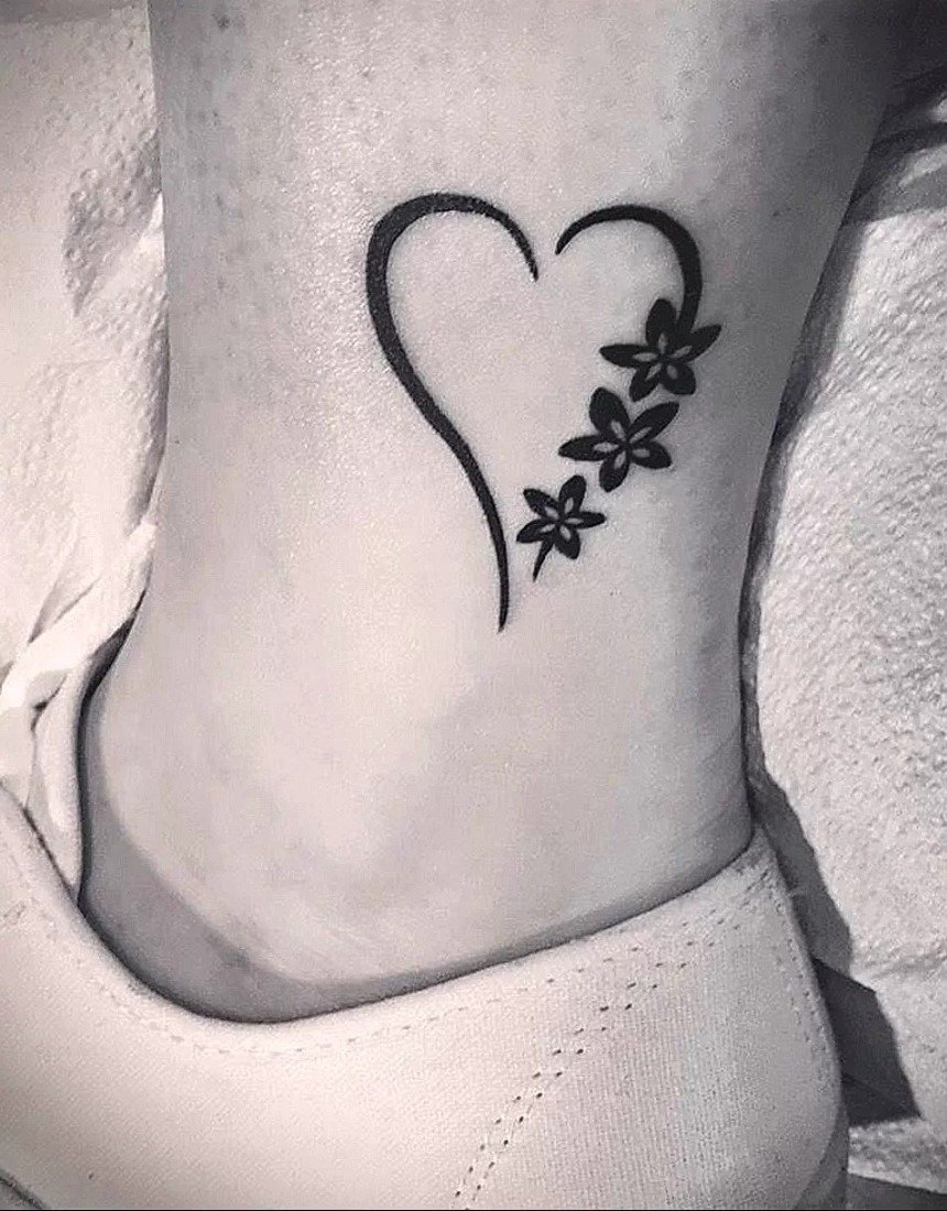 35 цікавих дизайнів татуювань на кісточках для жінок: фото