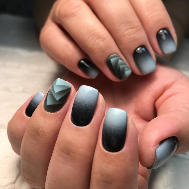 Маникюр серый градиент