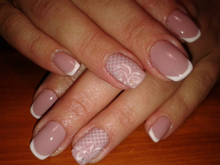 Маникюр французский с рисунком фото с нежным