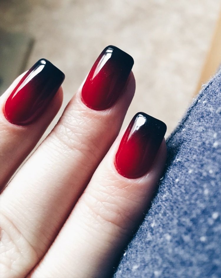 Ногти красные с черным