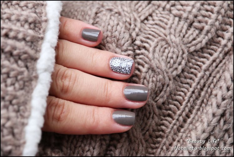 Маникюр кофе с молоком с серебром