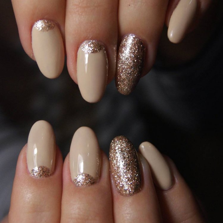 Однотонный маникюр на новый год - 45 фото