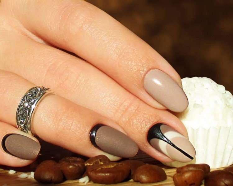 Маникюр в коричневых тонах