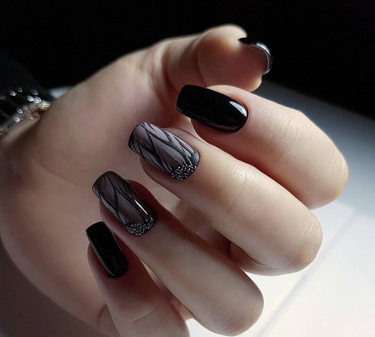 Маникюр черная вуаль