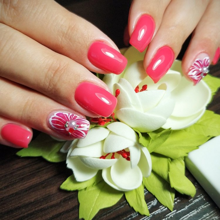 Нежный маникюр на день рождения