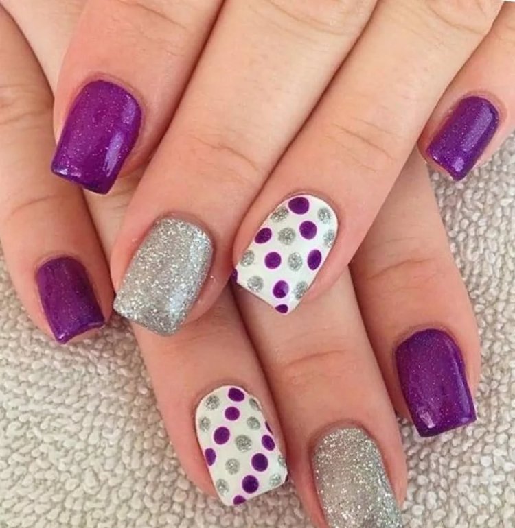 Маникюр с фиолетовым лаком
