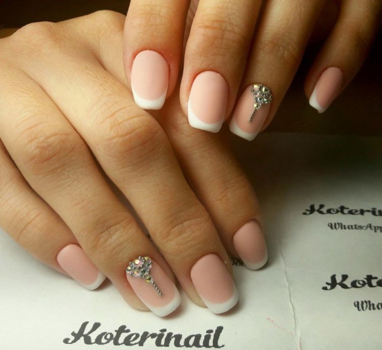 Манікюр френч матовий