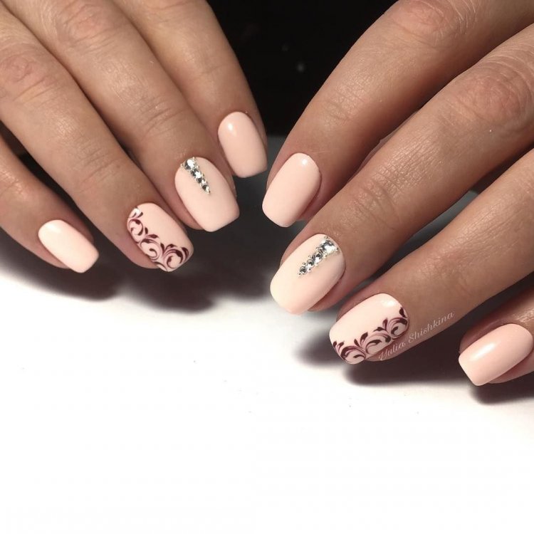 Красивый нежный маникюр