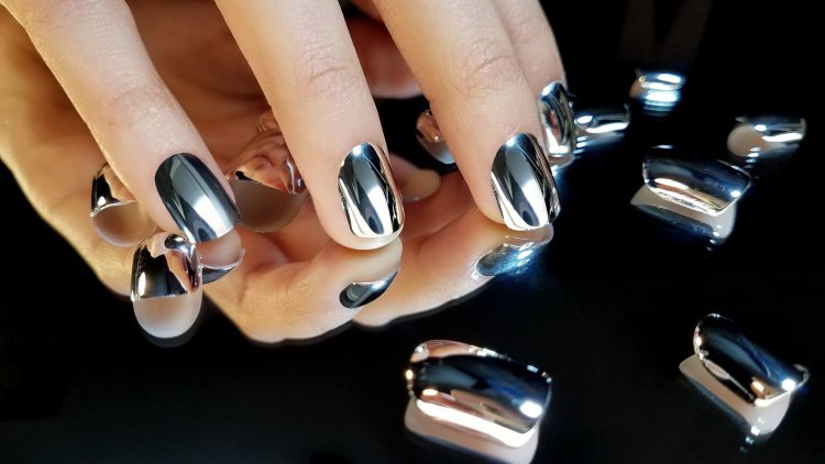 Маникюр зеркальный френч