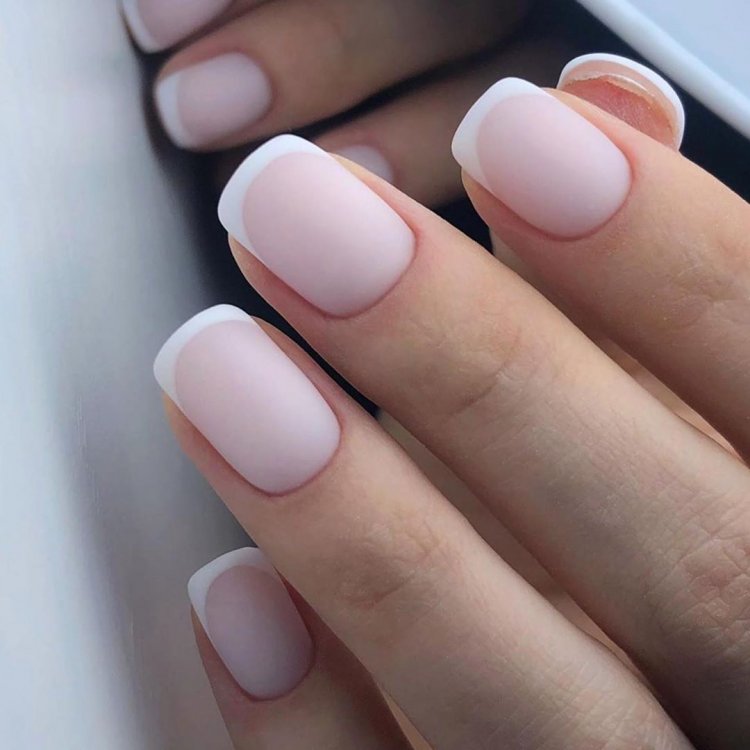 Французький манікюр матовий