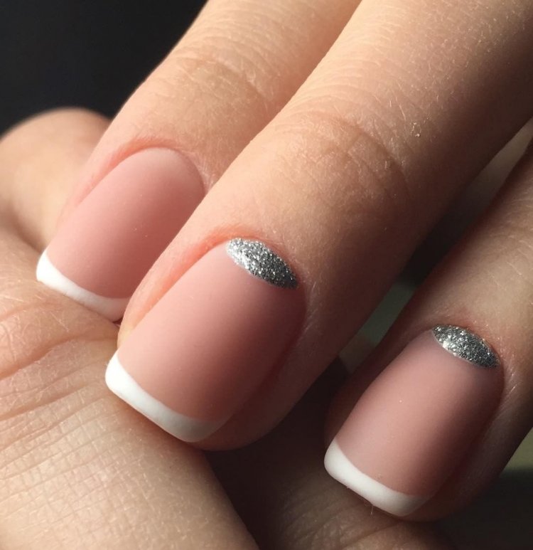 Манікюр із лунками