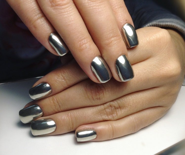 Чёрный маникюр с втиркой