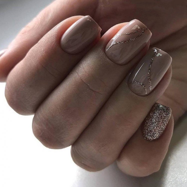Серо бежевый маникюр