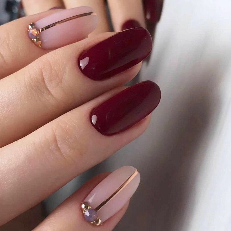 Красивый маникюр в бордовых тонах
