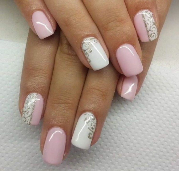 Красивый женственный маникюр на короткие ногти