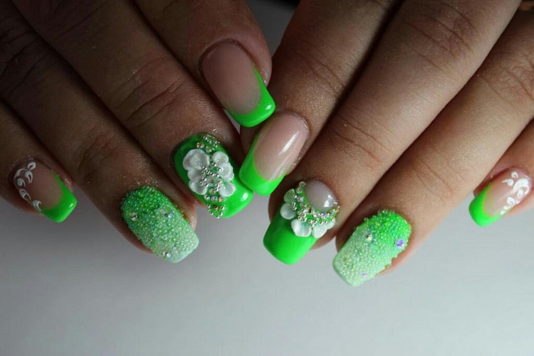 Салатовые ногти
