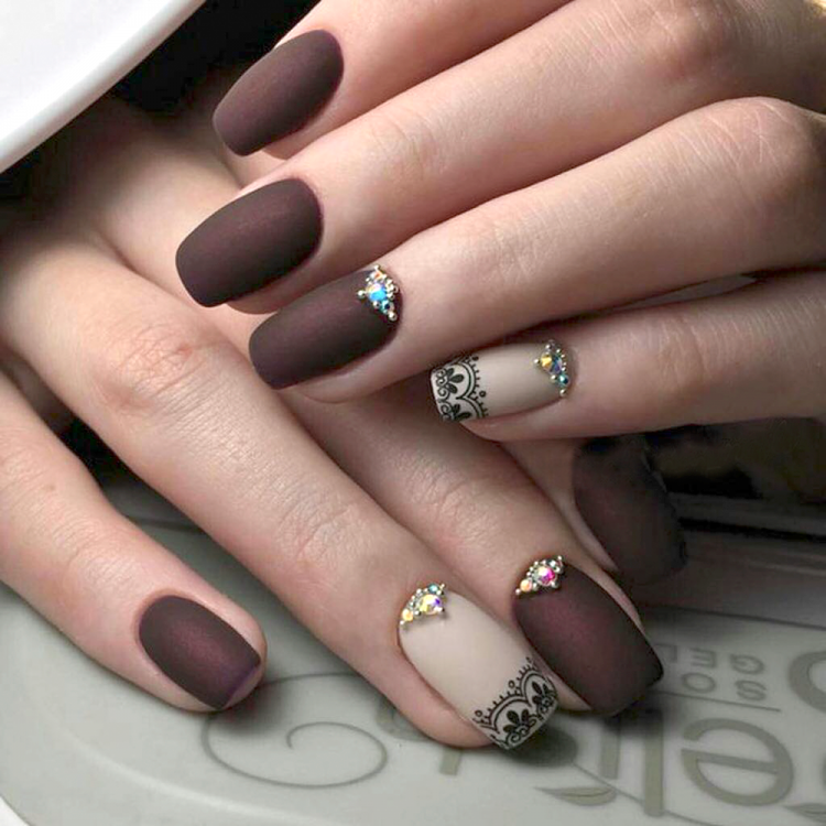 Благородный цвет ногтей