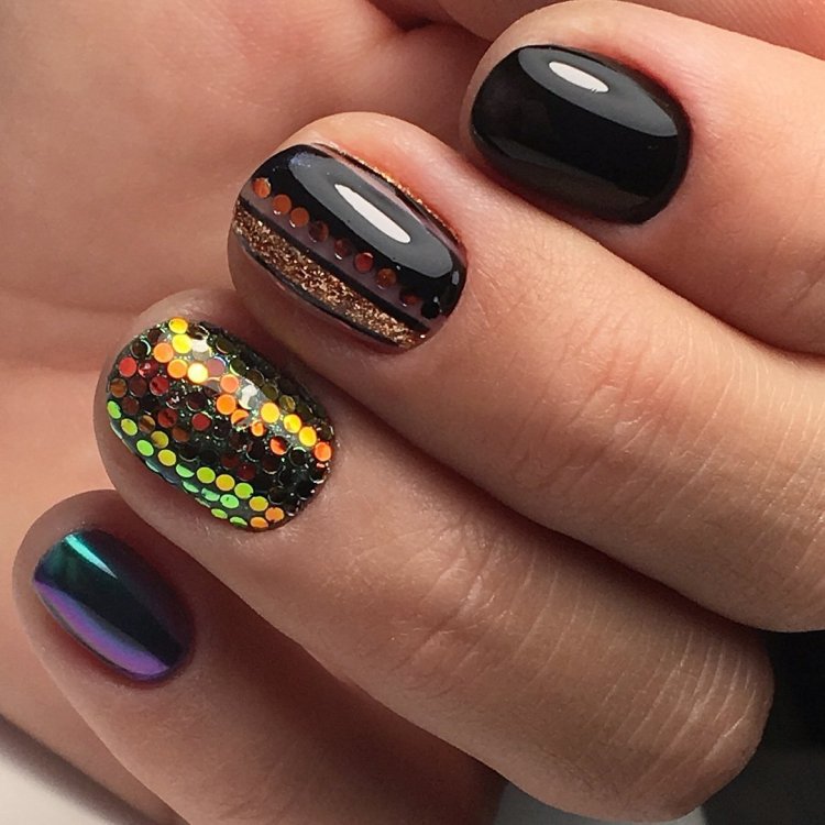 Черный зеркальный маникюр