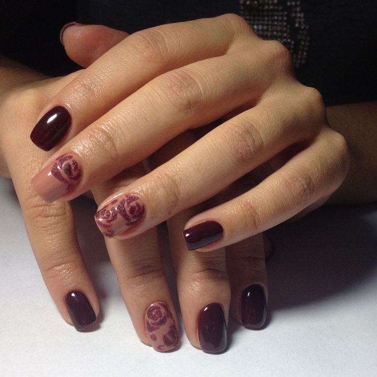 Ногти бордовые с бежевым