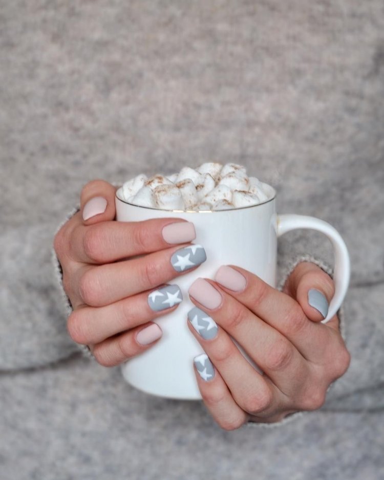 Маникюр с кружкой