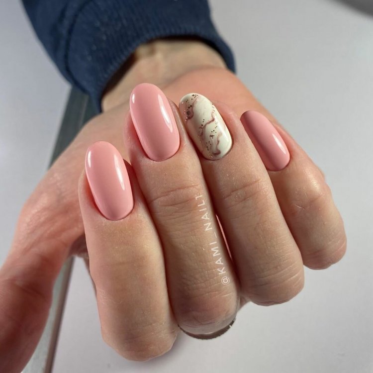 Спокойный маникюр