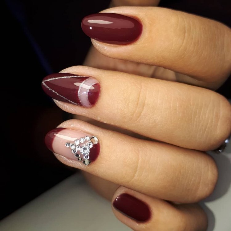 Ногти бордовые с бежевым