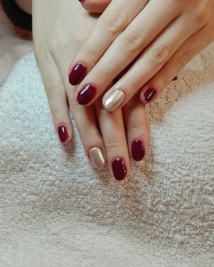 Шоколадно бордовый маникюр